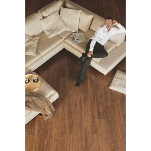 ОРЕХ ПРОМАСЛЕННЫЙ ЛАМИНАТ  QUICK-STEP  PERSPECTIVE HYDRO ламинат для пола